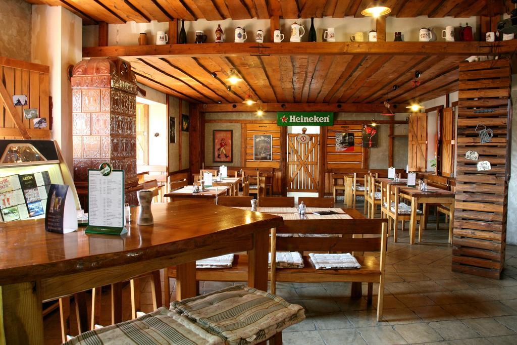 Guest House Meat Heads Pub Komárno Екстериор снимка