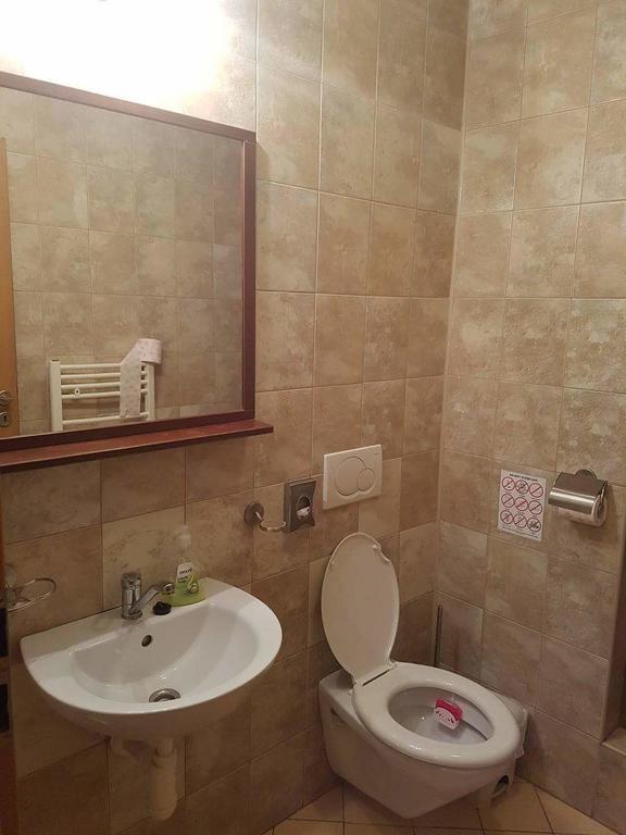 Guest House Meat Heads Pub Komárno Екстериор снимка